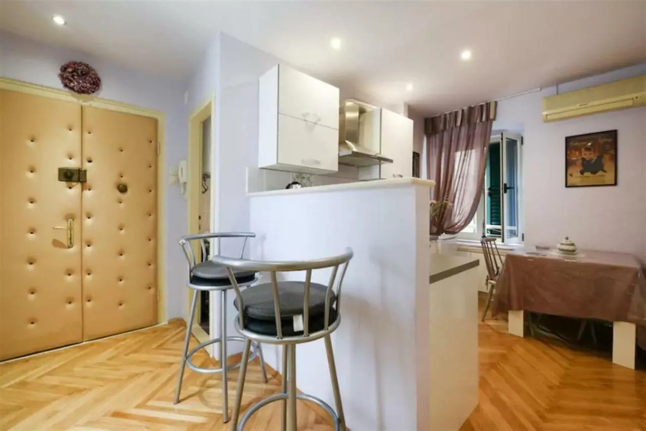 Appartement Top Location & Walk Score 93 With Washing Machine Split