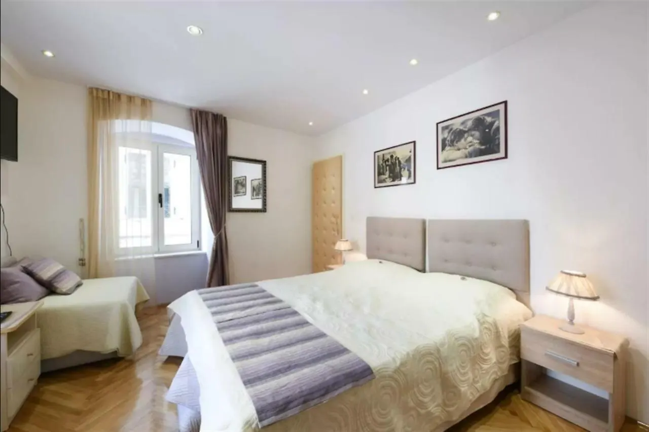 Apartament Top Location & Walk Score 93 With Washing Machine Split